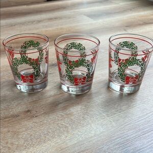 Vintage Festive Holiday Wreath Glasses - Set of 3